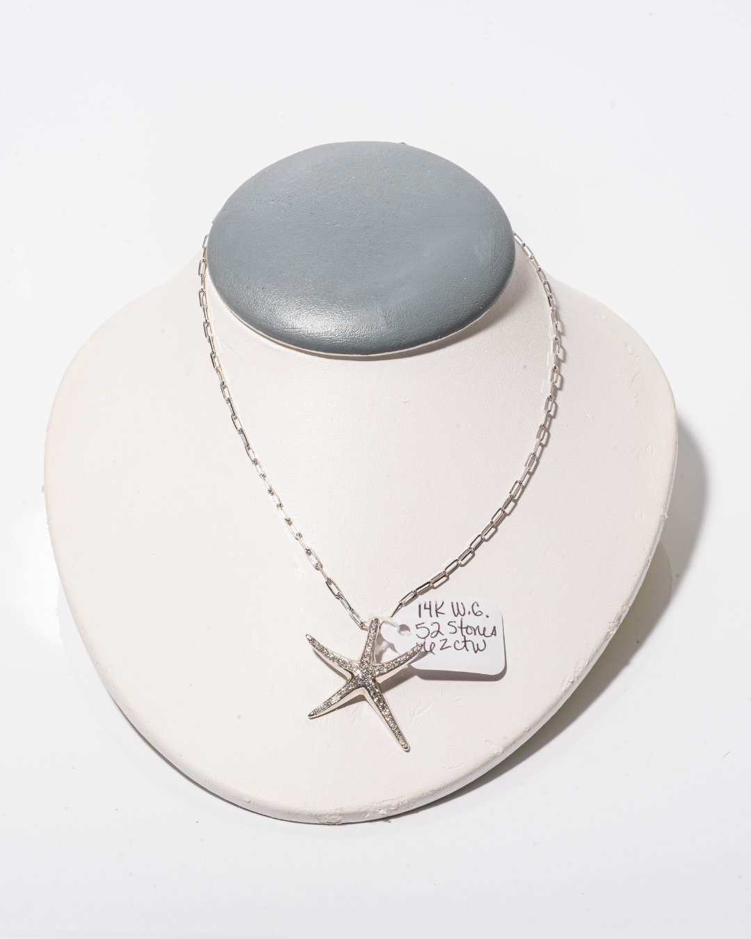 A photo of a Starfish Pendant in White Gold.